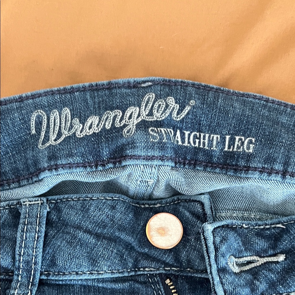 Wrangler Women's Classic Blue Jeans - Picture 3 of 4